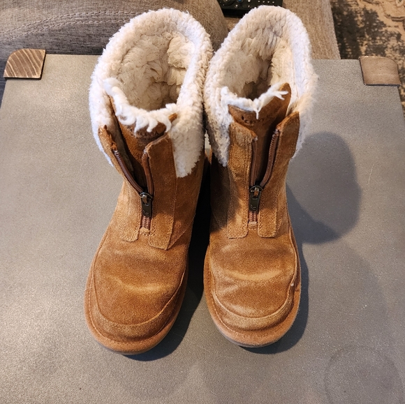 Koolaburra by UGG Kids - Lotta Short Boot - Picture 1 of 10